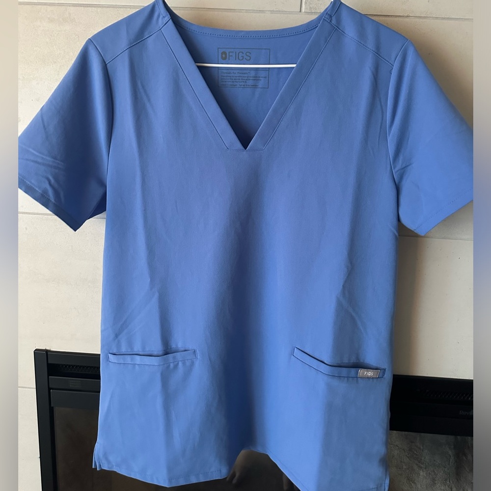 Ceil Blue 3 pocket Figs scrub top